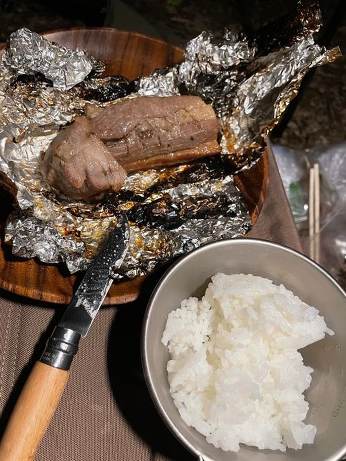 アルミホイルで焼いた豚バラチャーシューと白ごはん