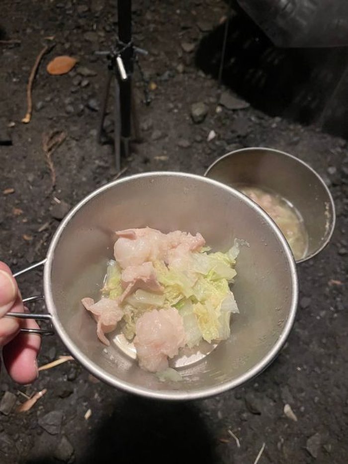 鱈とホルモン鍋の具材、白菜と魚介